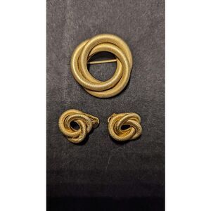 Vintage 1965 Sarah Coventry Textured Gold Circle Brooch & Clip-on Earrings Set